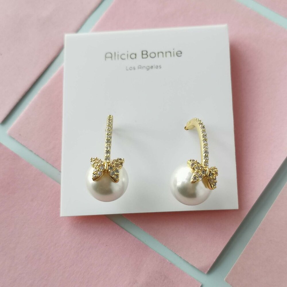 Alicia Bonnie Pearl White Crystal Gold Earrings - Fluttering Wonder